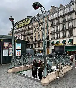 L'accès no&nbsp;1 « Place de Clichy ».