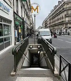 L'accès no&nbsp;2 « Rue de Chabrol ».