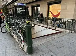 L'accès no&nbsp;1 « Rue de la Monnaie ».