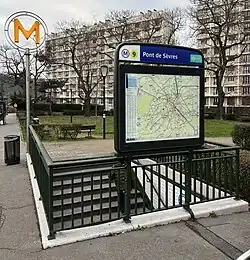 L'accès no&nbsp;2 « Quai Alphonse Le Gallo ».