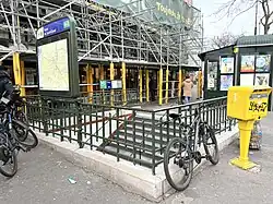 L'accès no&nbsp;5 « Avenue de Versailles ».
