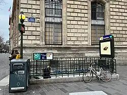 L'accès no&nbsp;4 « Rue du Faubourg du Temple ».