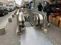 L'escalier mécanique de l'accès no&nbsp;1.