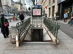 L'accès no&nbsp;3 « Rue Toussaint-Féron ».