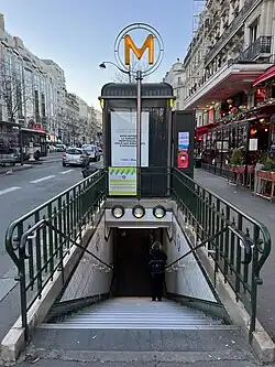 L'accès no&nbsp;1 « Boulevard Raspail ».