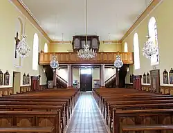 Vue intérieure de la nefvers la tribune d'orgue.