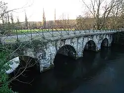 La vue aval, depuis la rive droite.