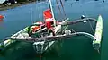 L'arrière du trimaran vu légèrement de haut.
