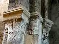 Chapiteaux au début des grandes arcades du nord.