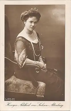 Description de l'image Adelaide of Schaumburg-Lippe, duchess of Saxe-Altenburg.jpeg.