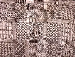 Tissu Adinkra de 1825 offert au roi des Pays-Bas (dont les armoiries se trouvent au centre du motif).
