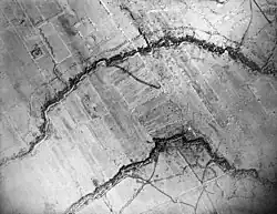 Photo aérienne du 9 juin 1916, montrant les lignes de tranchées.