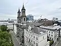 Vue aérienne latérale de l'ensemble de l'église