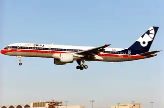 Le Boeing 757 d'AeroPerú impliqué dans l'accident (N52AW), photographié à l'aéroport international de Miami en janvier 1996.