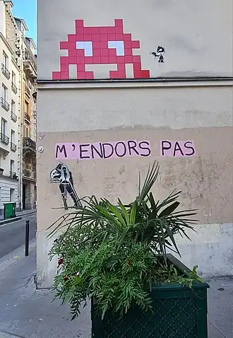 Collage féministe découvert le 4 octobre 2024, rue Nollet à Paris.