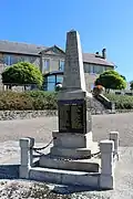 Le monument aux morts.