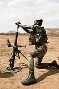 Soldat du 1er régiment de parachutistes lors d'un entraînement au mortier M224 de 60 mm