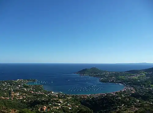 Cliché numérique couleur. Vue générale d'une baie.