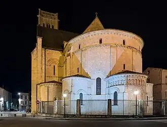 L'abside de nuit.