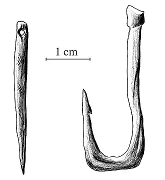 Aiguille à chas et hameçon,en os