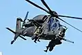 Mangusta en vol avec transport externe de deux soldats.