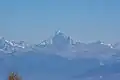 L'aiguille Verte vue du Salève ; la différence de hauteur avec les Drus est bien visible.