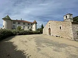 Le château et l'église Saint-Jean.
