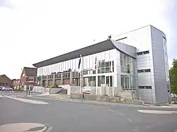 L'hôtel de ville pendant les travaux d'extension en 2017.