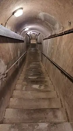 Pavillon no&nbsp;4, escalier conduisant au PC colonel Rol-Tanguy.