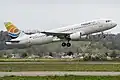 Airbus A320 de la compagnie aérienne Trade Air au décollage en 2024.