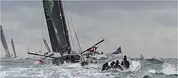 Imocas et bateaux accompagnateurs à proximité de la ligne de départ en 2012