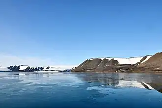 Fjord d'Akhmatov en Terre du Nord.