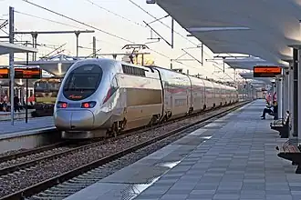 Une rame à grande vitesse Alstom de l'ONCF en gare de Tanger Ville.