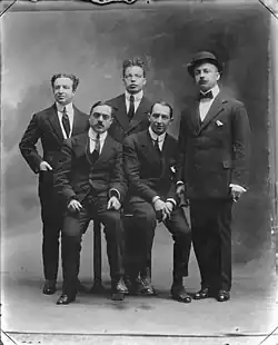 Aldo Palazzeschi, Carlo Carrà, Giovanni Papini, Umberto Boccioni, Filippo Tommaso Marinetti, 1914.