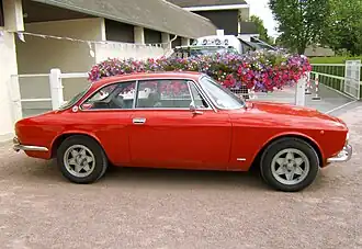 Flanc droit d'une GT 2000 Veloce.