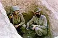 Ali Khamenei (à droite), actuel guide suprême de la Révolution islamique en Iran, pendant la guerre Iran-Irak.