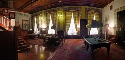 Un salon du palais.