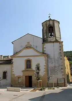 La façade de l'église et son clocher édifié au XIXe&nbsp;siècle.
