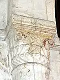 Ancien arc triomphal, chapiteaux côté sud.