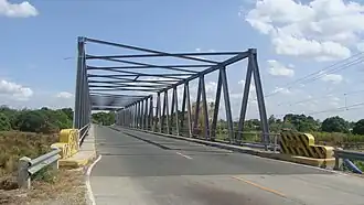 Pont sur l'Aloragat (affluent de la Bued&nbsp;(en) au sud de la ville).