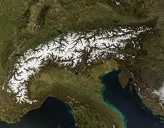 Les Alpes enneigées en mars 2013 (vue satellite).