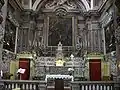 Le maître-autel et le chœur.