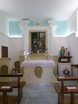L'autel avec le buste de sainte Anne, à droite.