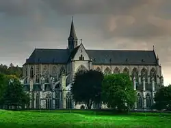 Au XIIe&nbsp;siècle Adolphe II de Berg fait don du site du château ancestral, Schloss Berg, aux moines cisterciens de Bourgogne. Il y construit plus tard le monastère d'Altenberg.