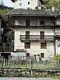 Une vieille maison dans la fraction de Duarf.
