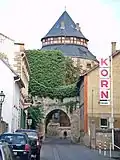 Tour à canon et porte des remparts de la ville depuis l'ouest