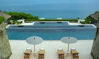 Piscine à Amankila&nbsp;(en)