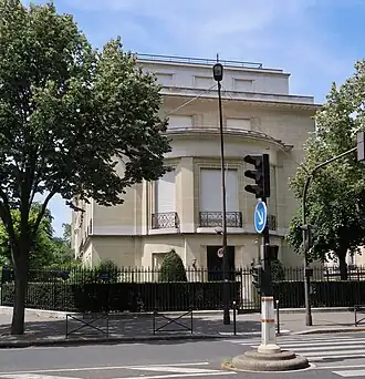 Ambassade de Monaco, au no&nbsp;22.