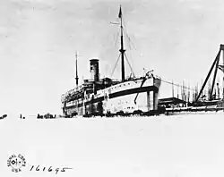 En 1918 ou 1919, le navire-hôpital du Royaume-Uni "SS Kalyan" à Arkhangelsk.