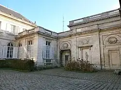 Hôtel de la Préfecture (XVIIIe et XIXe&nbsp;siècles, Monuments historiques, 1992).